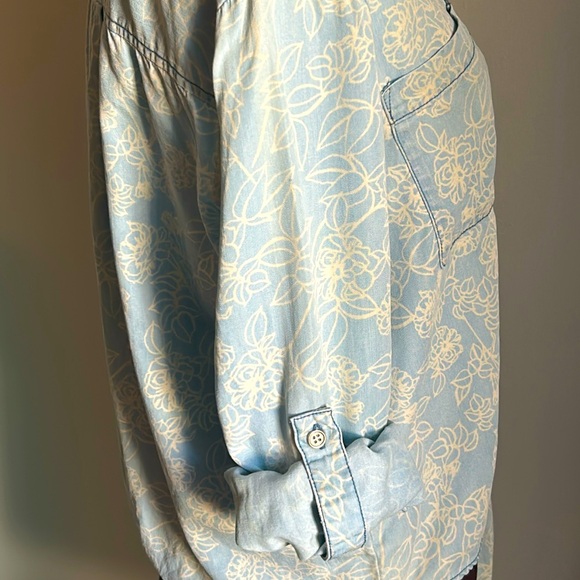 Velvet Heart Chambray Floral Print Button Down Tie Front Roll Cuff Shirt - Picture 7 of 10